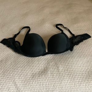 Black lacy Victoria Secret 38D bra Excellent condition